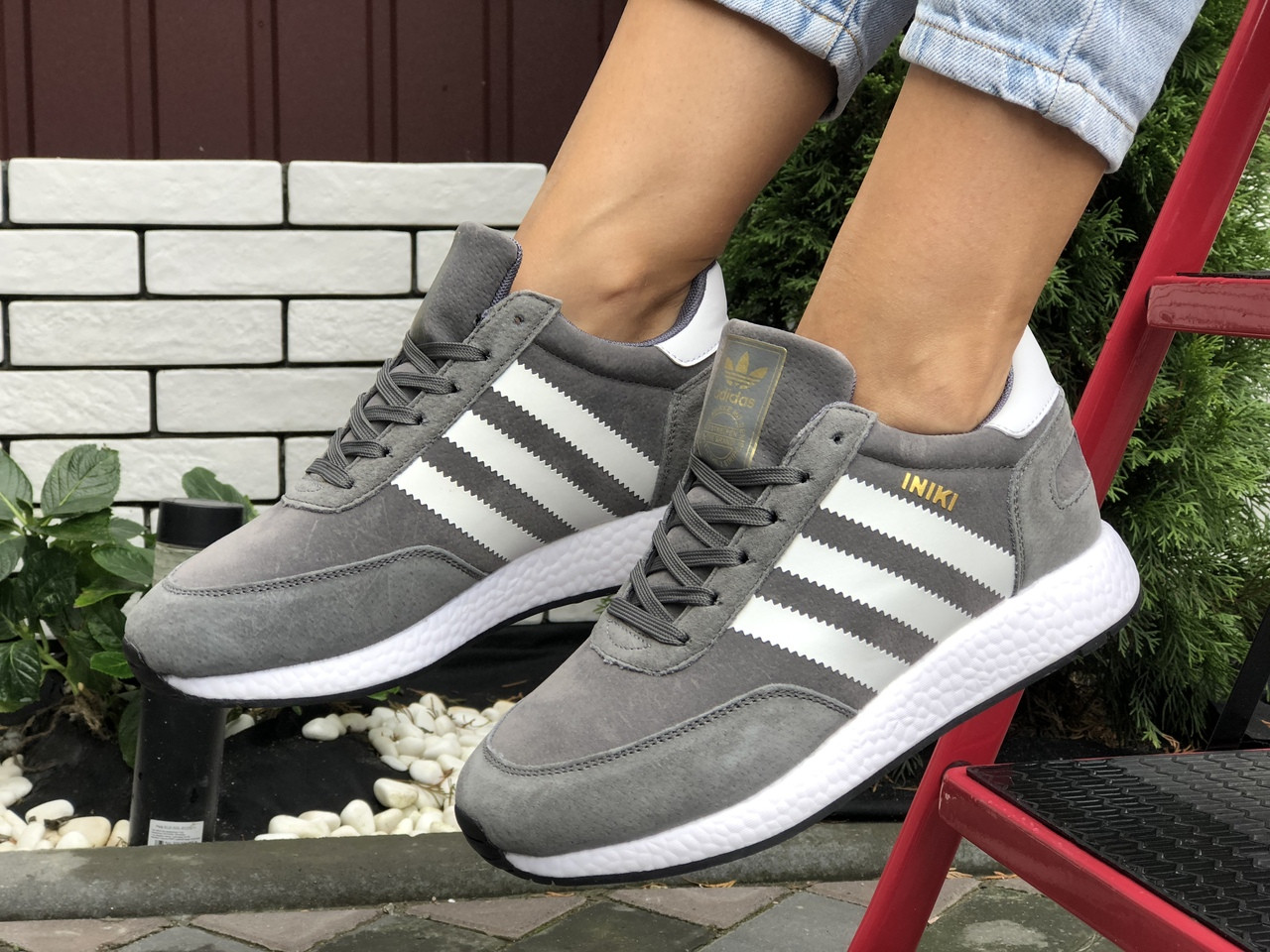 Жіночі зимові кросівки Adidas Iniki замшеві сірі