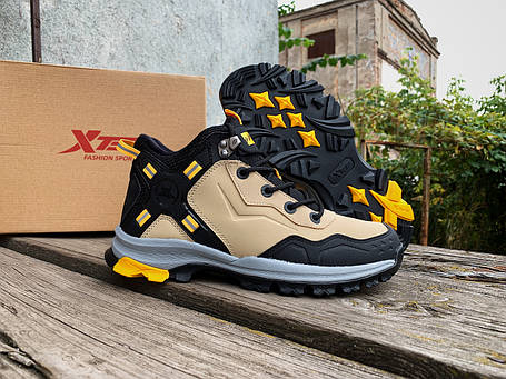 Чоловічі зимові оригінальні кросівки черевики на хутрі Xtep Beige, фото 1