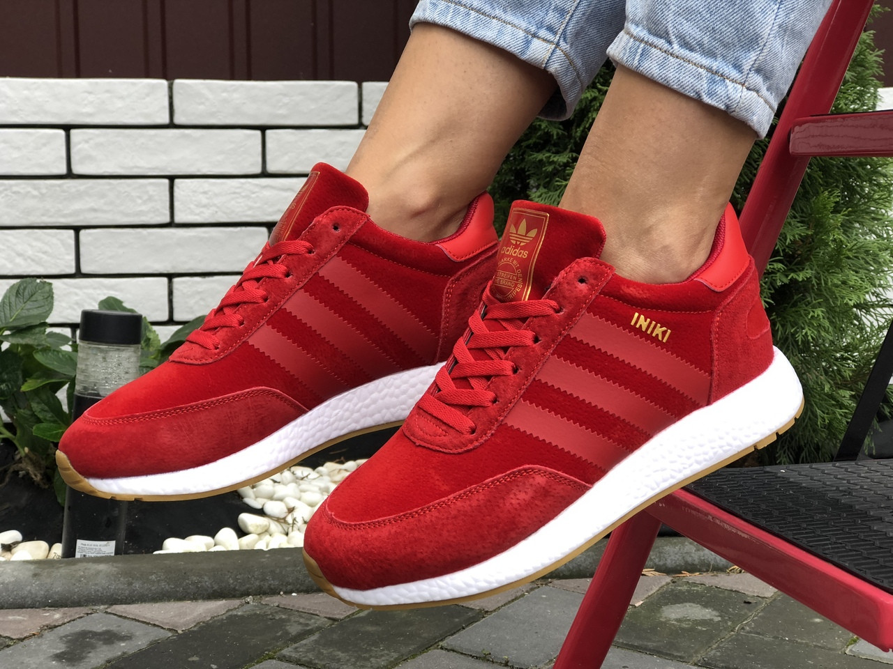 Жіночі зимові кросівки Adidas Iniki замшеві червоні
