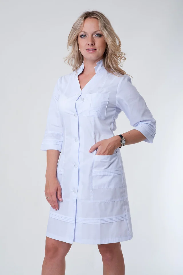 Модний і стильний медичний жіночий халат з кишенями і коміром стійкою