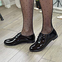 Туфли женские черные лаковые на шнуровке, низкий ход