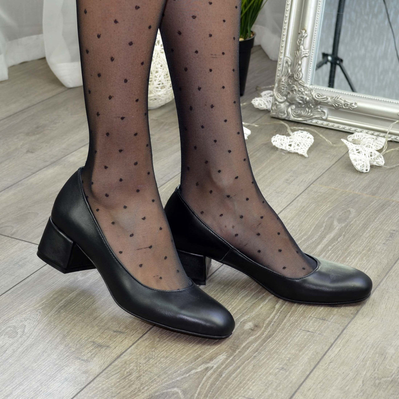 Туфлі жіночі на невисоких підборах, колір чорний, фото 1