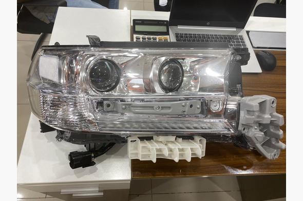 Передня оптика 2016+ (ОРИГИНАЛ) Toyota LC 200