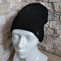 Стильная молодежная зимняя шапка на флисе черная