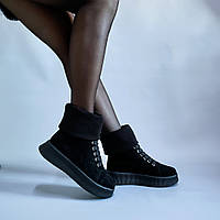 Практичные зимние женские ботинки кеды натуральные замшевые внутри шерсть черные на черной платформе