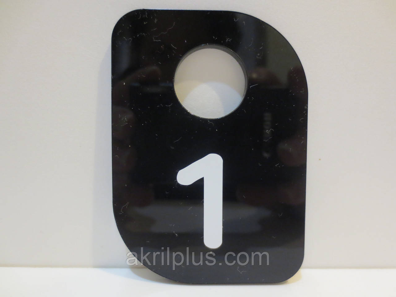 Номерки в гардероб чорні 50*70 мм