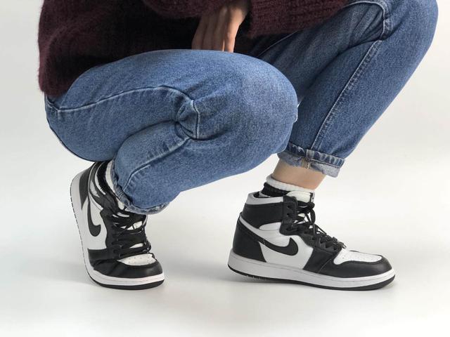 Зимние кроссовки Найк Джордан в черно-белом цвете фото