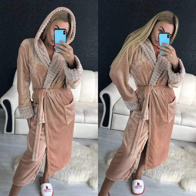 Стильний жіночий довгий махровий халат із капюшоном нюдового кольору