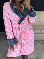 Рожевий жіночий довгий махровий халат у зірки, фото 3