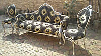 Диван и два стульчика. Мягкая мебель в стиле рококо и барокко.