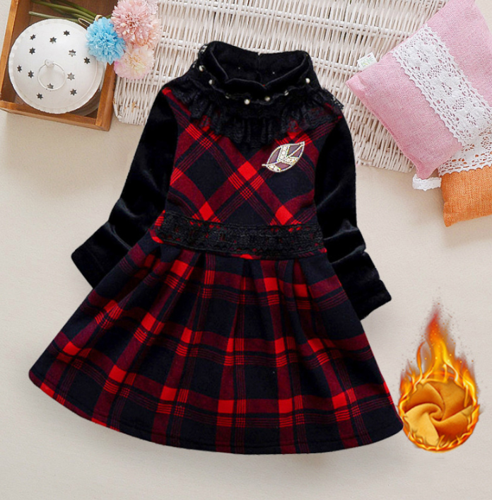 Тепле плаття на флісі клітина. Warm dress on a fleece cage.