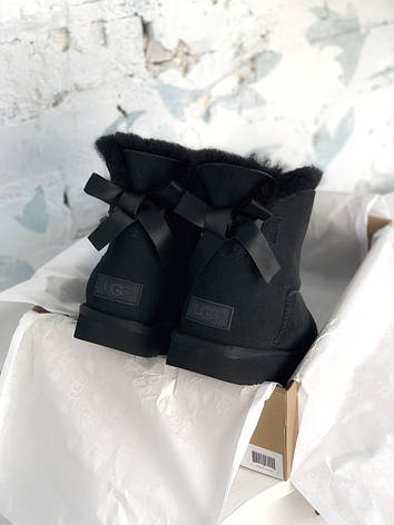 Жіночі чорні короткі зимові замшеві UGG Mini Bailey Bow II з бантом замш мініовчина уги, фото 1