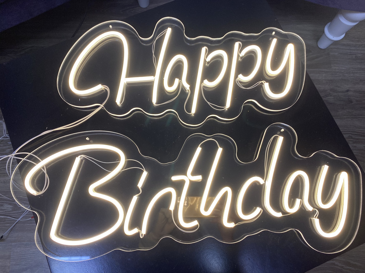 Неоновий напис "Happy Birthday" з двох окремих слів на акриловій основі Manific Decor