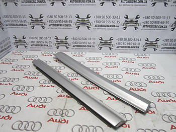 Накладка (молодинг) задніх дверей Audi A8 D3