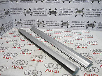 Накладка (молодінг) передніх дверей Audi A8 D3