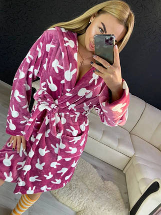 Теплий жіночий плюшевий домашній халат із зайцями, фото 1