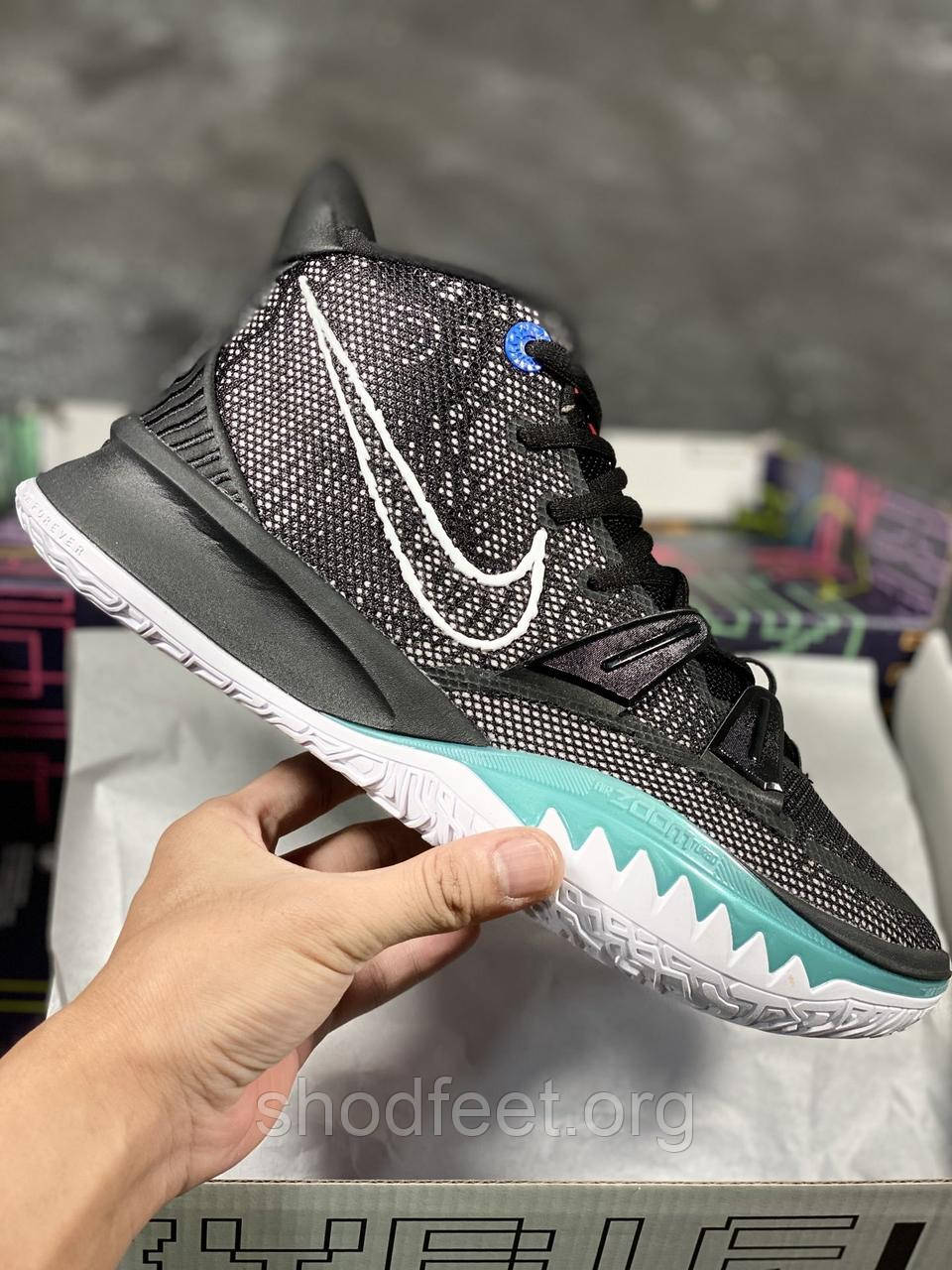 Чоловічі баскетбольні кросівки Kyrie 7 EP Black White Green