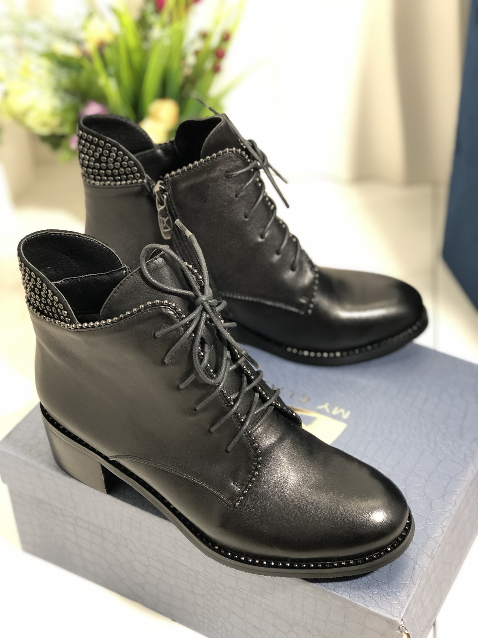 Черевики жіночі MyClassic 369 чорна шкіра на шнурівці 37