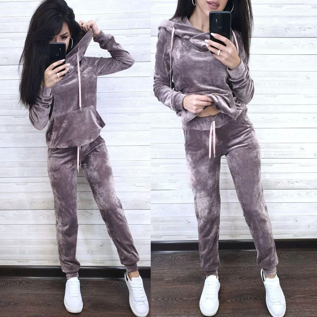 Костюм жіночий спортивний оксамитовий із капюшоном