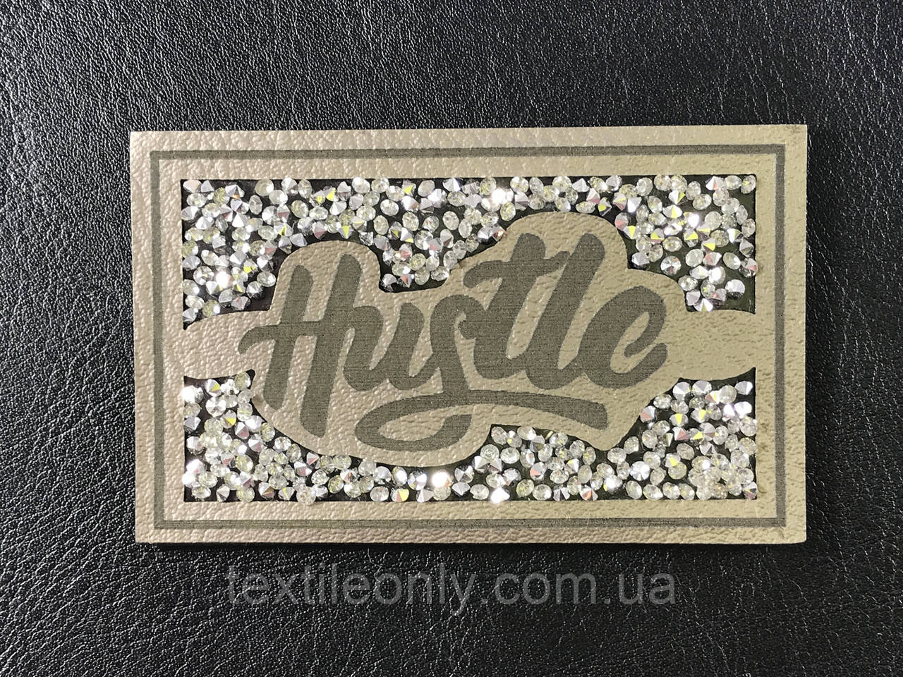 Нашивка Hustle з камінням 80х50 мм