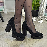Женские черные замшевые туфли на высоком каблуке, декорированы стразами