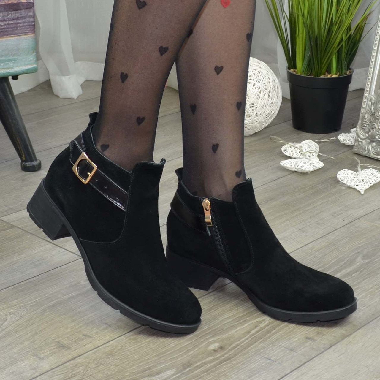 Жіночі замшеві туфлі на стійкому каблуці, чорний колір, фото 1