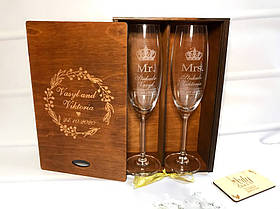 Весільні бокали з гравіюванням для шампанського з персоналізацією в дерев'яній коробочці
