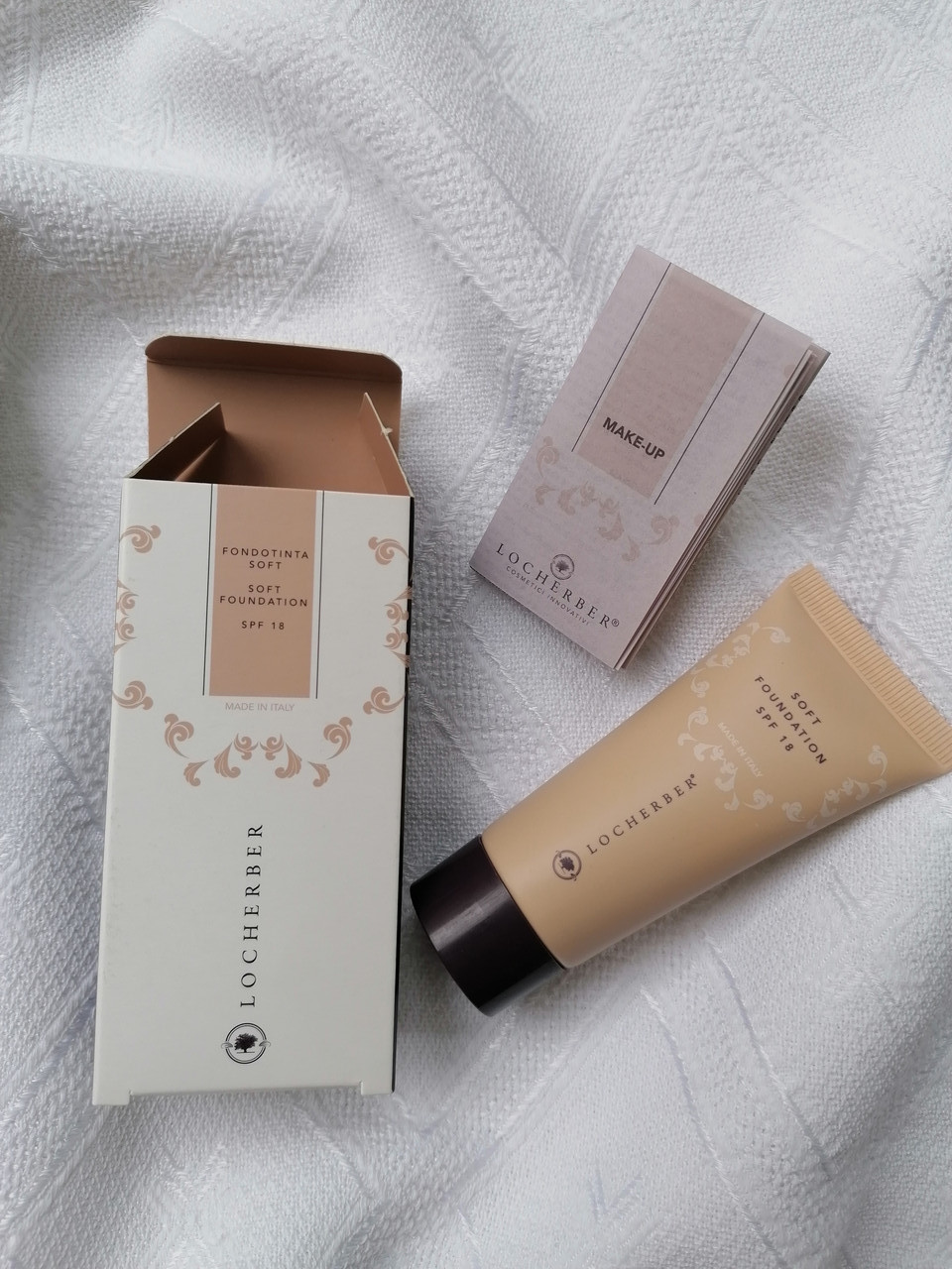 Тональна крем-пудра "Світла засмага" (тон темніший, захист спф18 ) Light Tan FT2 SPF18 35мл Лохербер Locherber