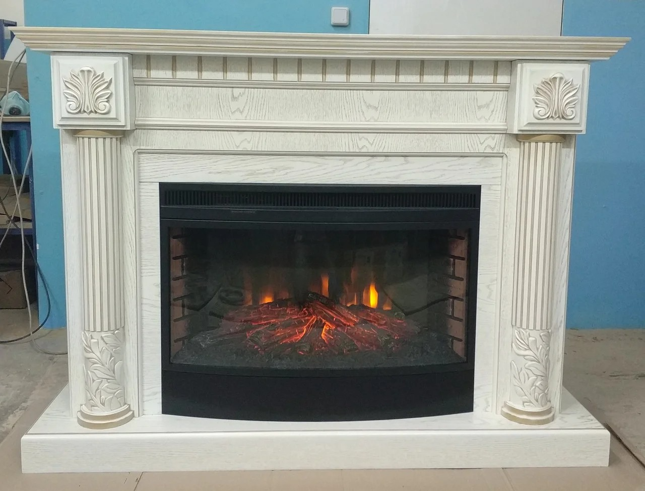 Пристінний каминокомплект Fireplace Дніпро Шпон дуб ефект живого полум'я зі звуком і обігрівом