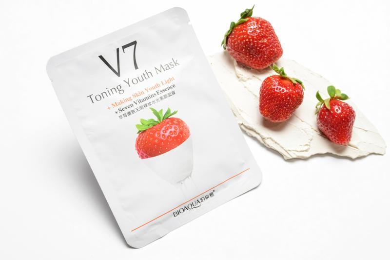 Маска тканинна вітамінна Bioaqua V7 Strawberry