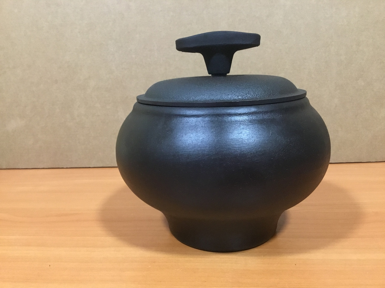 Горщик пічної чавунний 1,5 л з кришкою