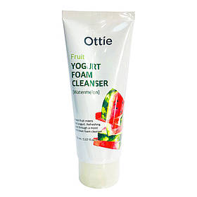 Очищаюча йогуртовая пінка з екстрактом кавуна Fruits Yogurt Foam Cleanser Watermelon Ottie 150 мл