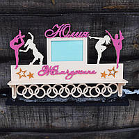 Медальниця для гімнастки. Полиця для художньої гімнастики. Акростатика