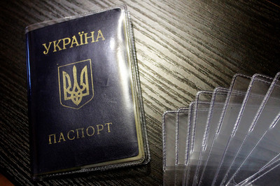 Прозора обкладинка на паспорт оригінальний подарунок прикольний