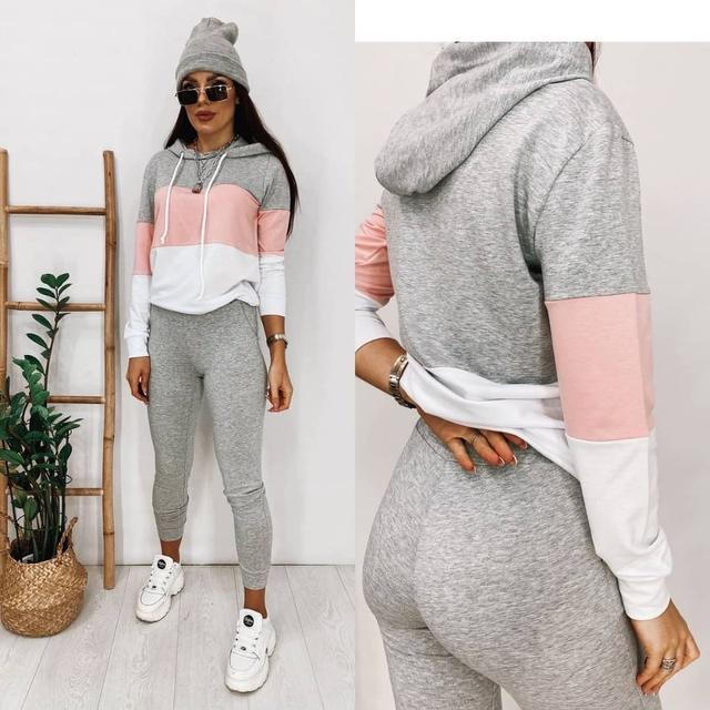 Стильный женский костюм в спортивном стиле с капюшоном