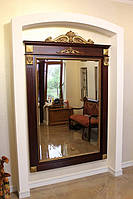 Зеркало в классической деревянной раме с резьбой