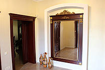 Зеркало в классической деревянной раме с резьбой 5