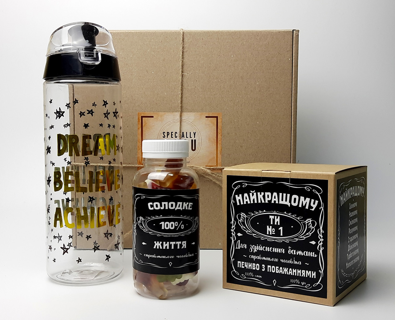Подарунковий бокс "Спортивний стиль": цукерки в банці, печиво з передбаченнями, спортивна пластикова пляшка
