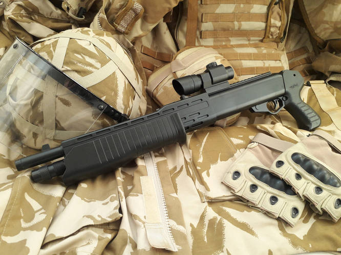 Игрушечный дробовик SPAS-12 на пластиковых шариках с лазерным прицелом ...