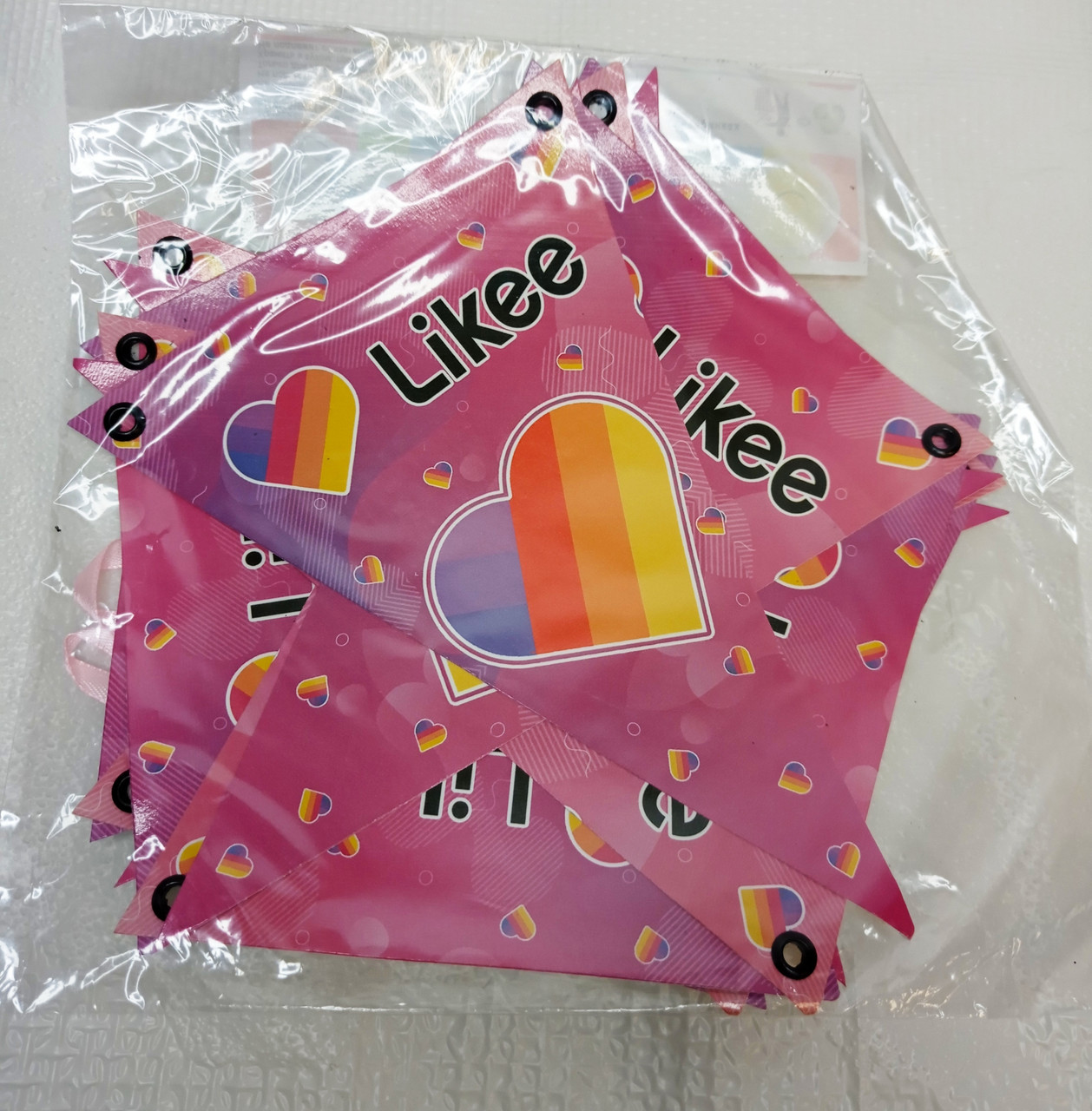 Вимпела (з 3-кутних прапорців) вимпели "Лайки" малотиражні видання-