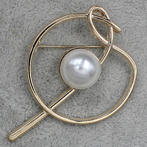 Брошка жіноча золотиста з викрученими металевими делатами з перлами розмір виробу 6 см