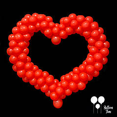 Композиція з повітряних кульок у формі серця