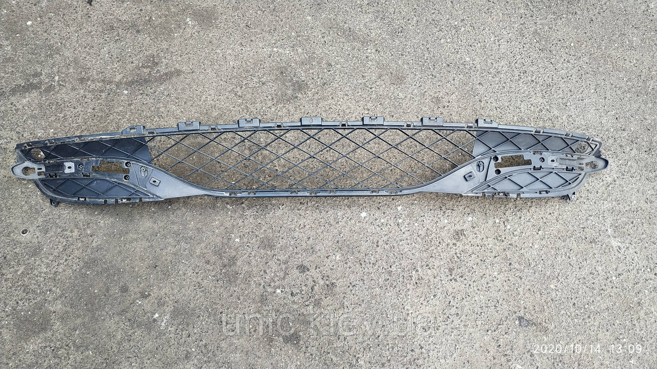 Решітка бампера центральна 622540013R Рено Меган 3 RS б/в