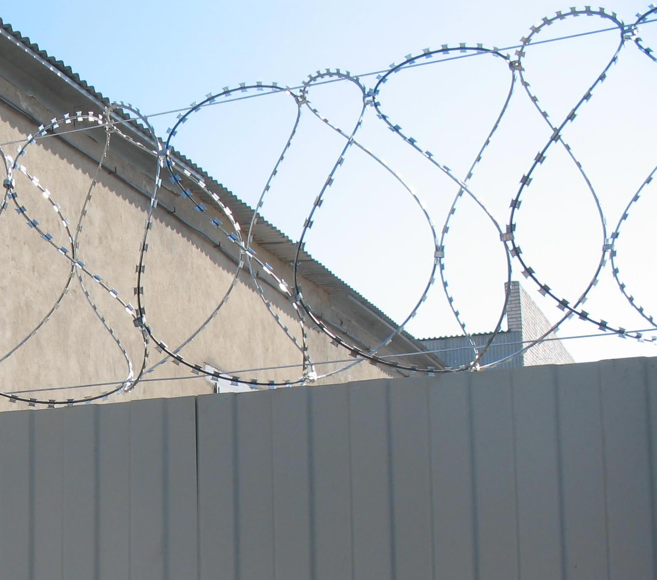 Єгоза козачка 450х3 скоби в бухті 17 м\п , спіральний барье, КОЛЮЧЕ-РІЖУЧЕ ЗАГОРОДЖЕННЯ