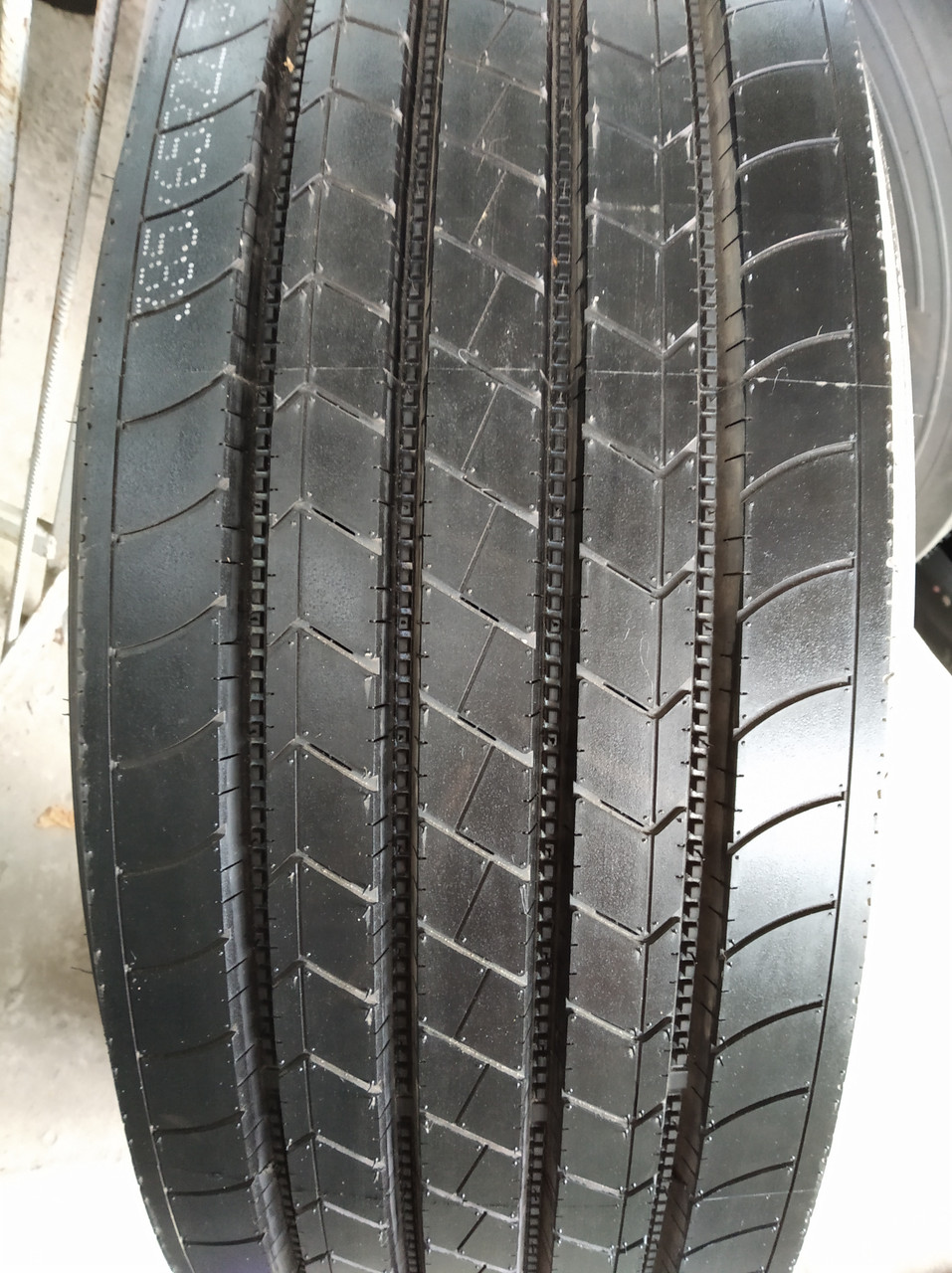 Вантажна шина Windforce WH1020 (руль/причіп) 385/65 R22,5 160L 20PR