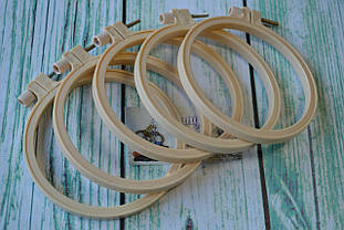 П'яльці круглі пластикові з внутрішнім заломом, діаметр 16/14см