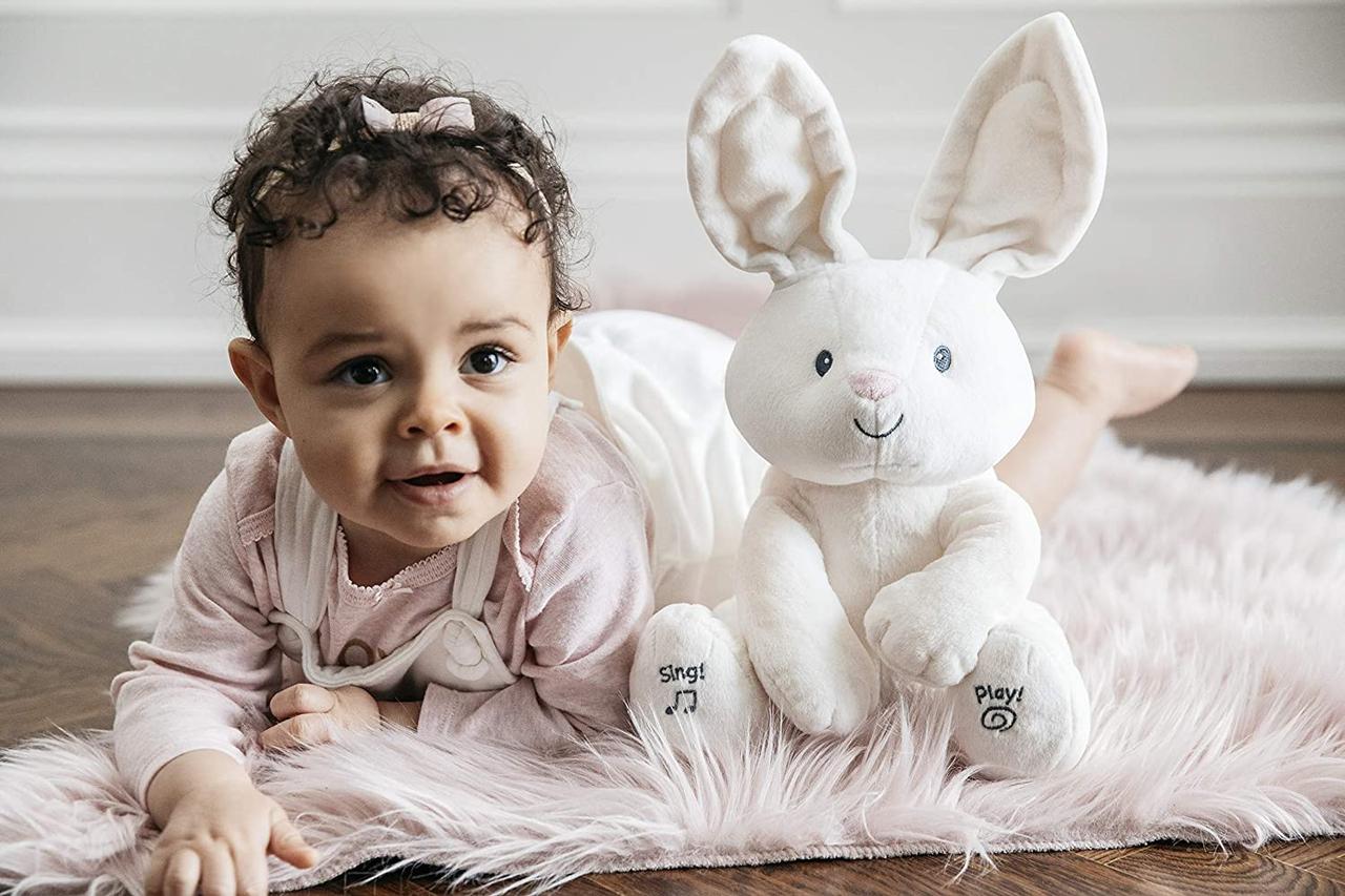 Зайчик рухає вухами GUND Flora The Bunny