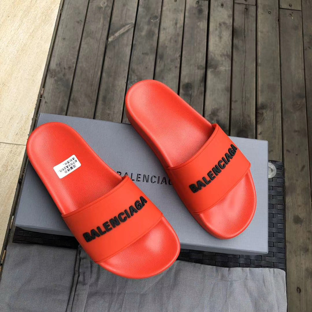 Шльопанці Balenciaga червоні