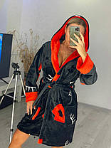 Теплий жіночий махровий халат із заходом із поясом чорного кольору, фото 2