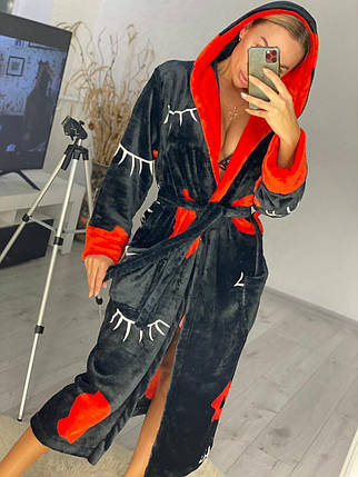 Теплий жіночий махровий халат із заходом із поясом чорного кольору, фото 1